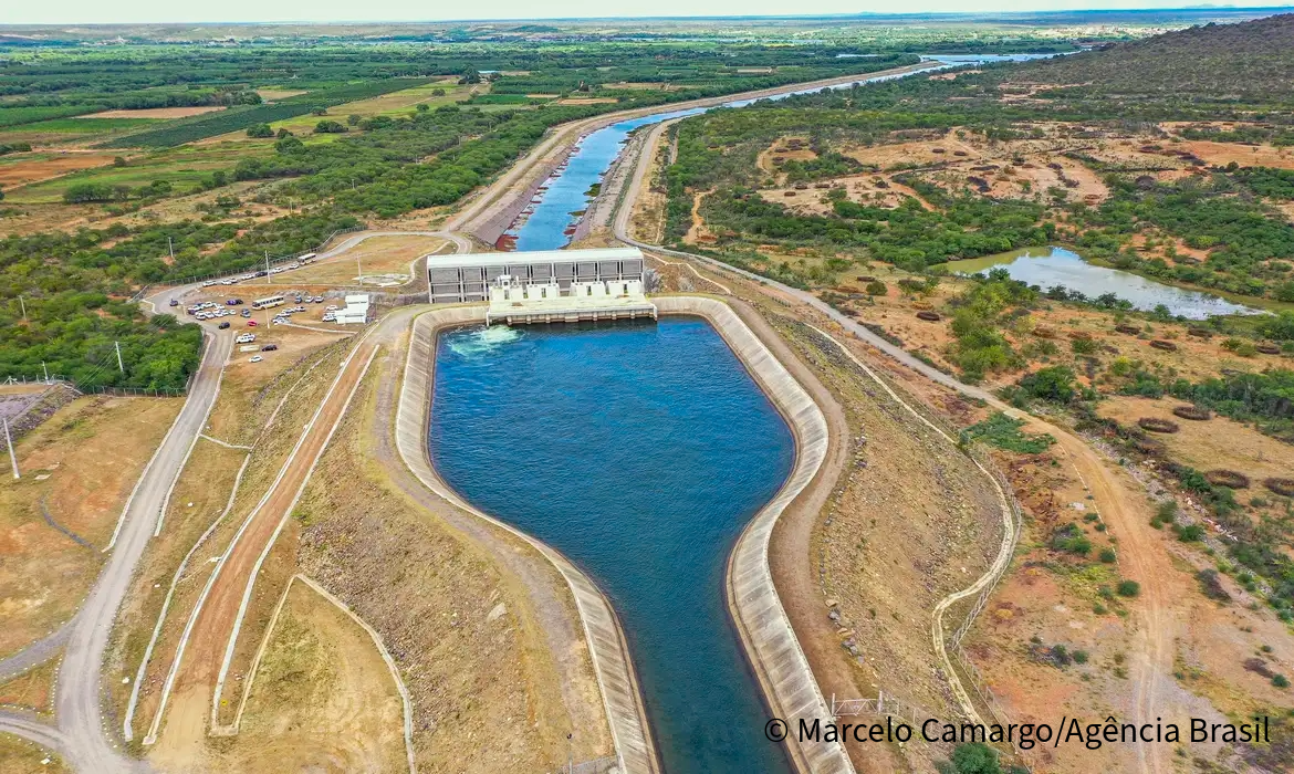 Comissão do governo visita obras da transposição do São Francisco